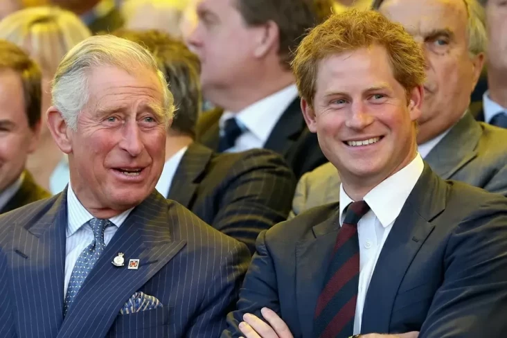 Raja Charles III Beri...