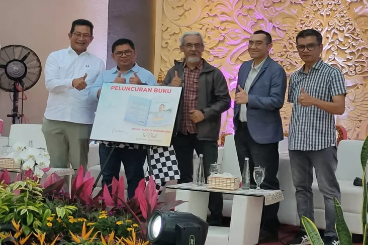 Meneropong Industri...