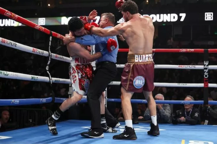 Menang TKO Ronde 7,...