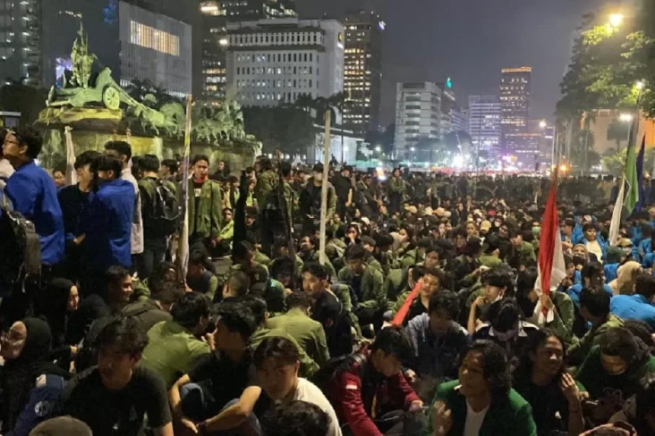 Mahasiswa Gelar Aksi...