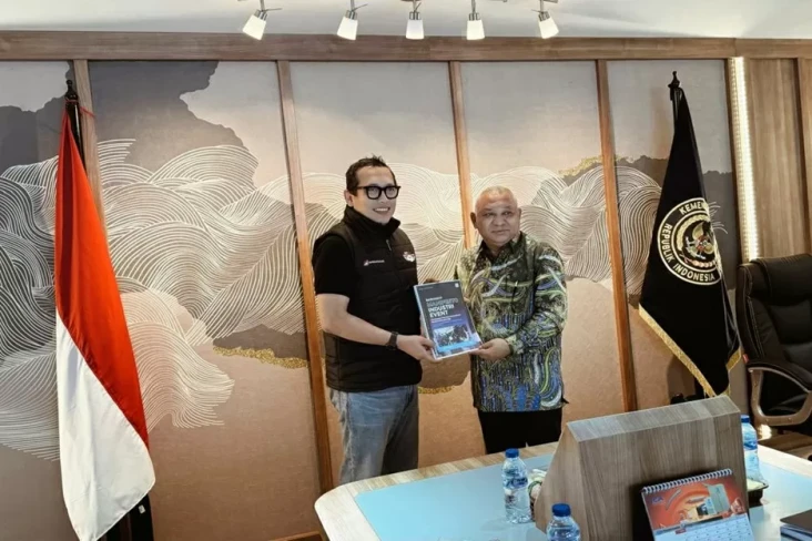 Kemenpar Terima Dokumen...