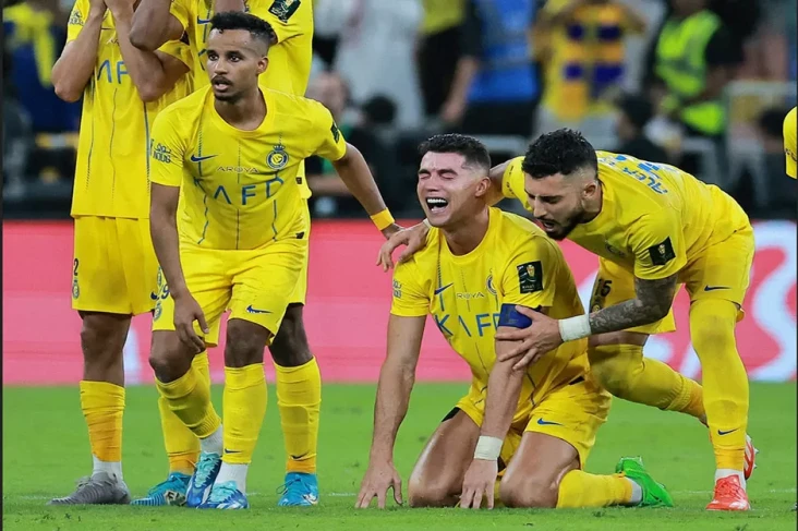 Cristiano Ronaldo Ditunggu...
