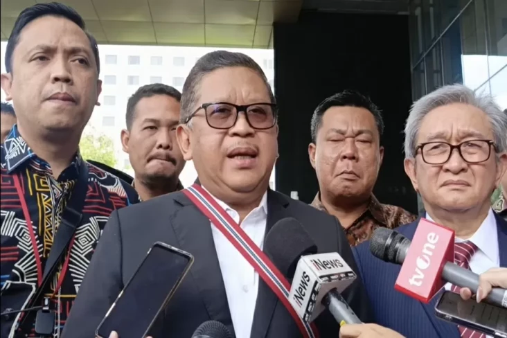 Tiba di Gedung Merah...