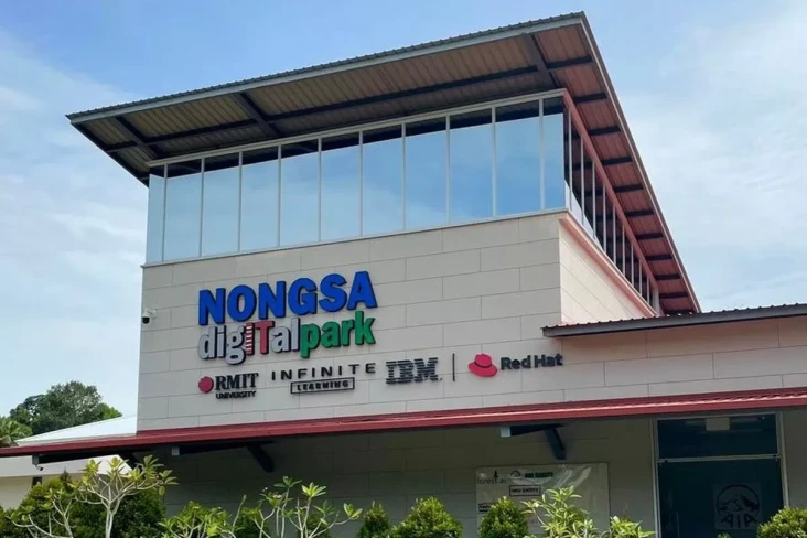 Pusat Data Canggih di...