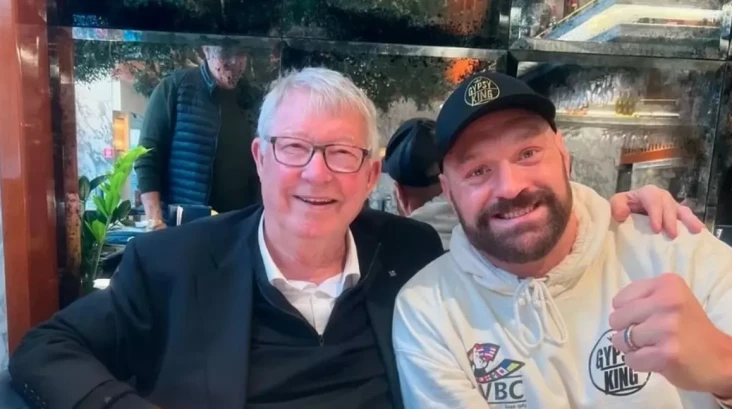Tyson Fury Sarapan Bareng...