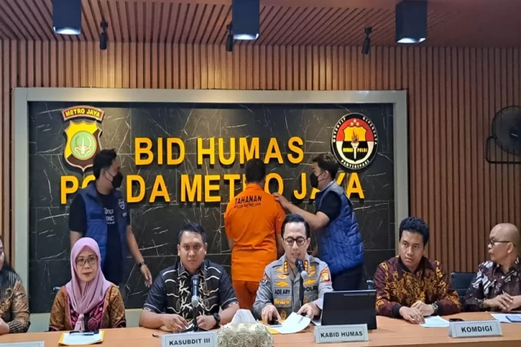 Polda Metro Jaya Tangkap...