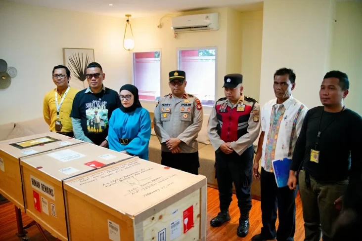 Anggota DPR Uya Kuya...