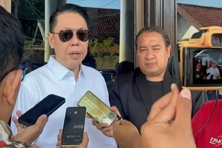 Demo Indonesia Gelap,...