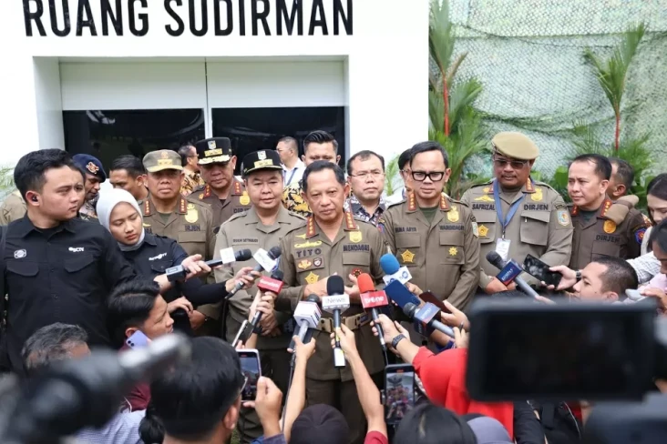Resmi Buka Retreat di...