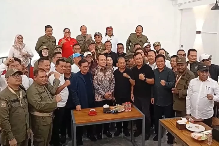 Pramono Anung Kumpulkan...
