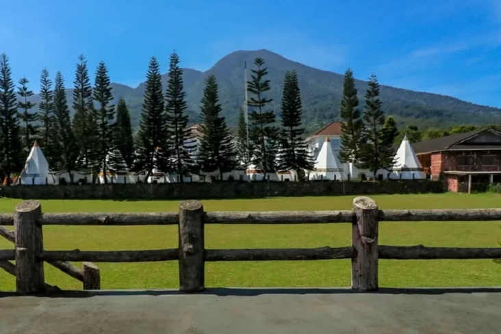 8 Glamping di Sentul...