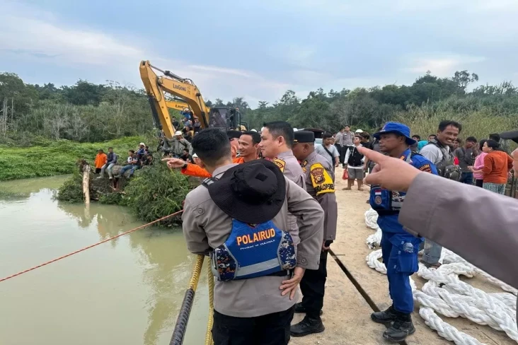 Korban Tewas Truk Terjun...
