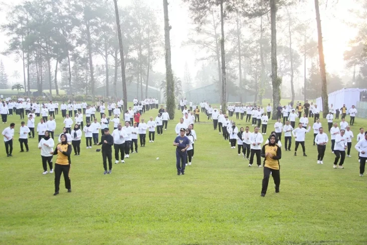 Kemendagri Diminta Jatuhkan...