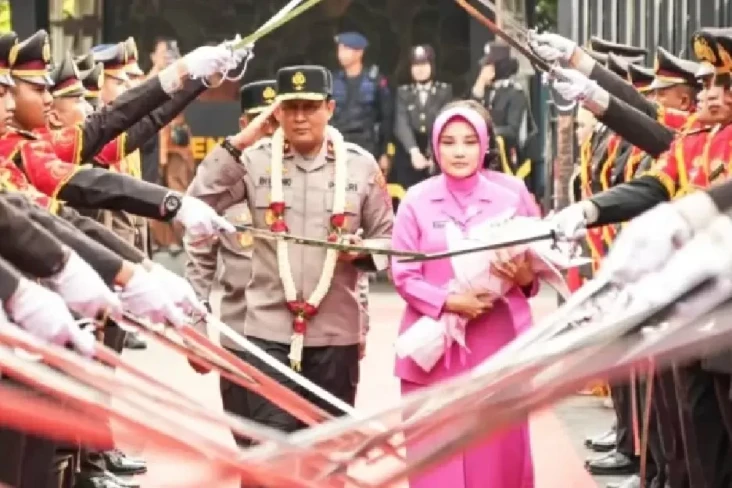 Profil Irjen Pol Ribut...