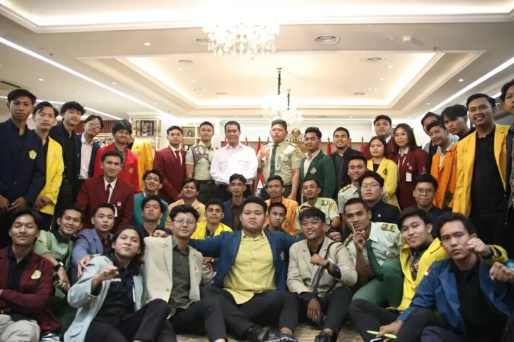 Mentan Amran, Mahasiswa,...