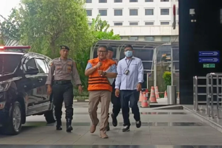 Hasto Titip Pesan untuk...