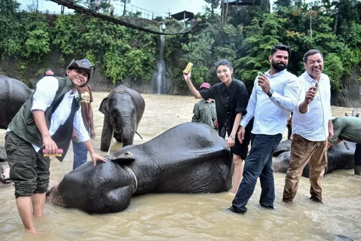 Momen Menhut Raja Juli...