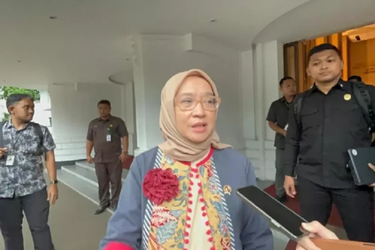 Menpan RB Pastikan THR...