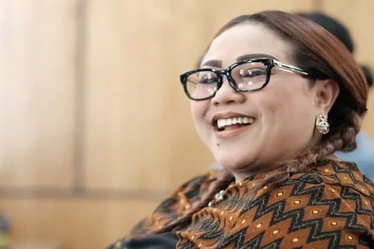 Komedian Nunung Kini...