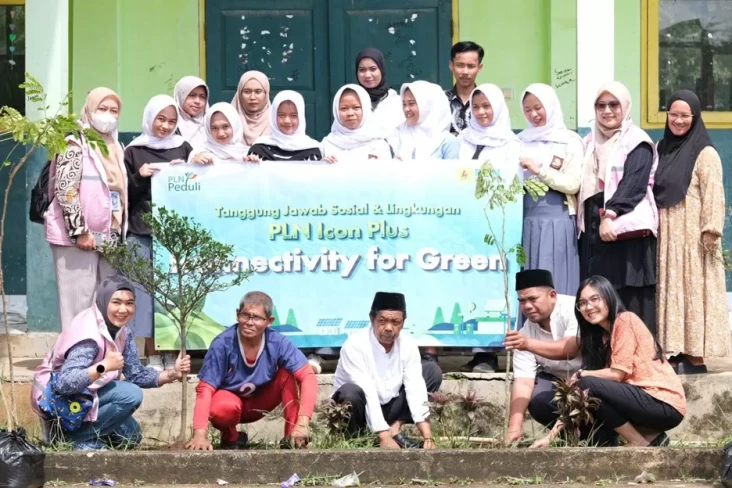 Peduli Lingkungan, PLN...