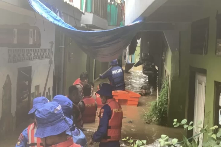 Banjir Rendam Permukiman...