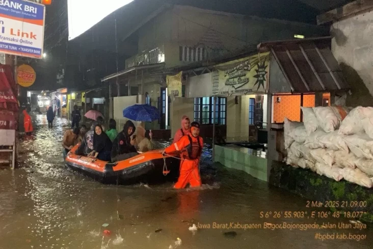 Banjir Terjang Kabupaten...