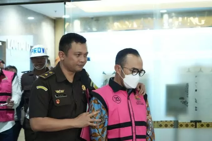 Korupsi Pertamina, Komisi...