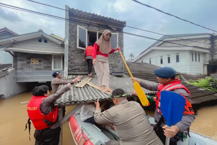Banjir 3,5 Meter Rendam...