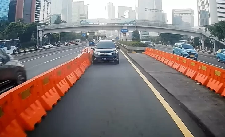 Viral Honda BR-V Oleng...