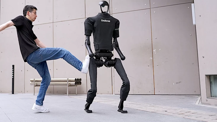 Robot Rp1,4 Miliar Mengayunkan...