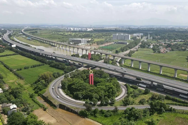 Kereta Cepat Memacu...