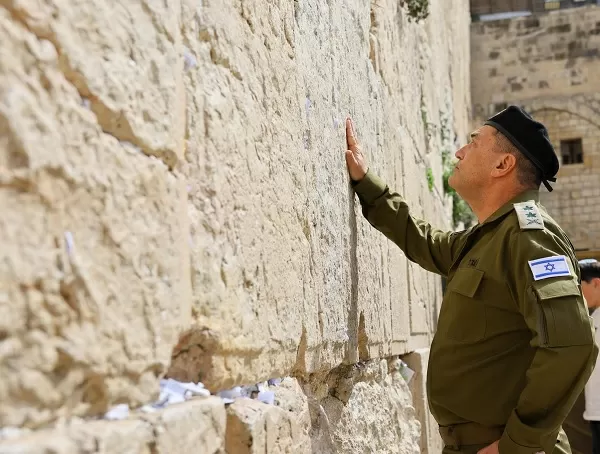 Menebak Arah Israel...