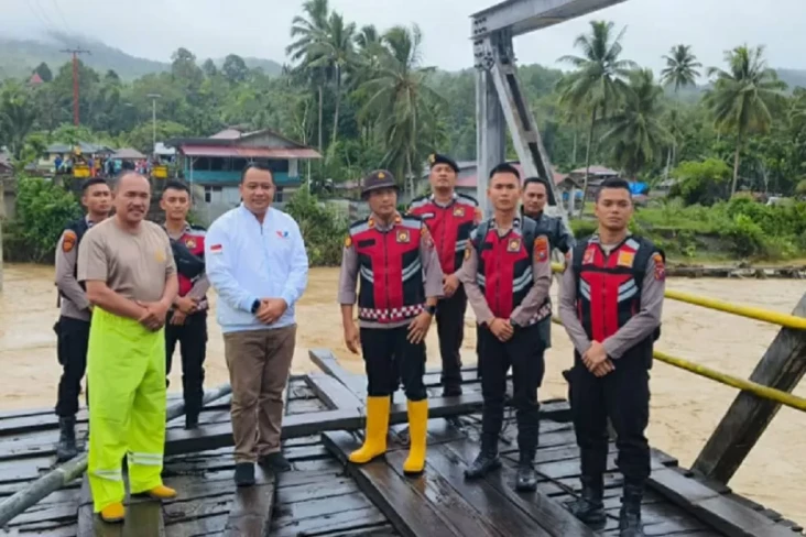 Tinjau Jembatan Sungai...