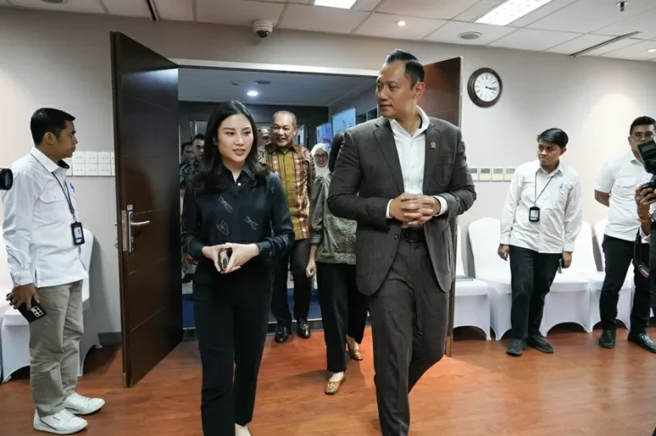 Momen Hangat AHY Diskusi...