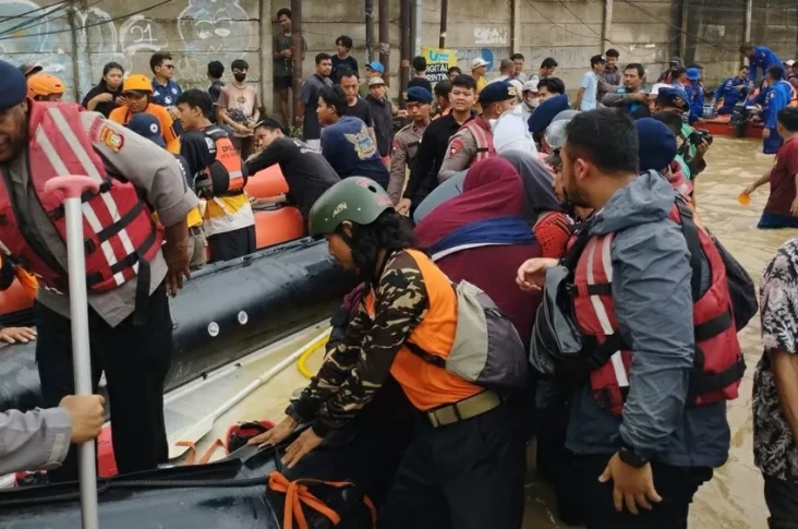 Bagana Ansor Evakuasi...