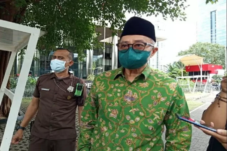 Usai Diperiksa KPK sebagai...