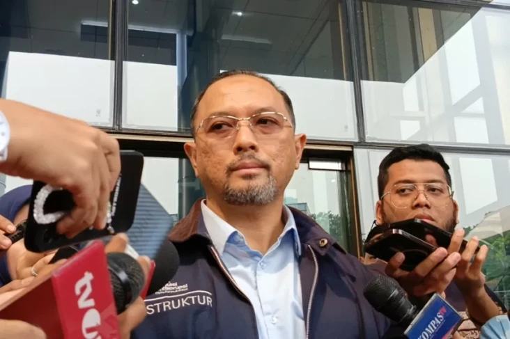 KPK Periksa Politikus...