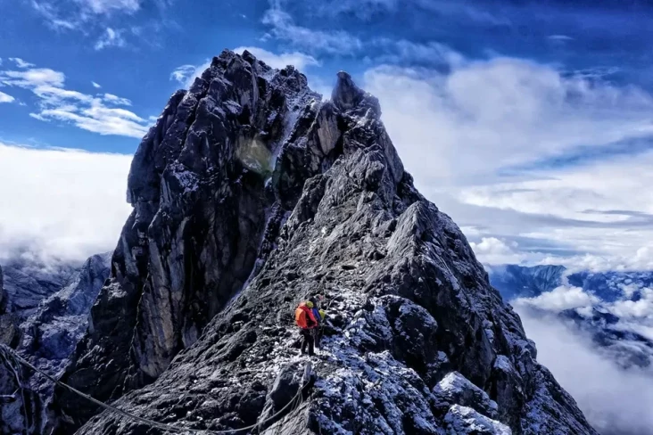 6 Fakta Puncak Carstensz,...