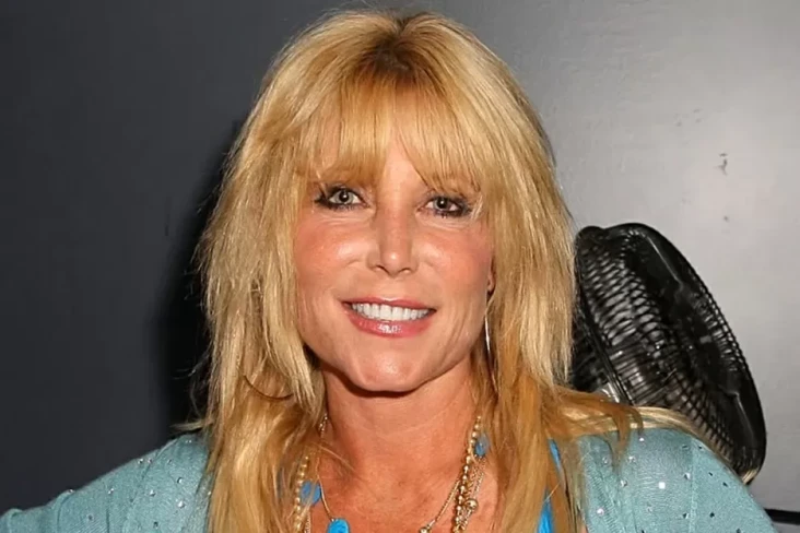 Pamela Bach Bintang...