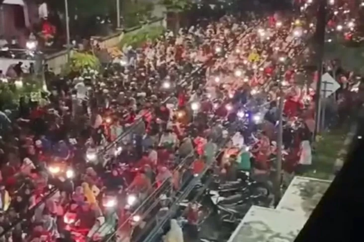 Viral Salat Tarawih...