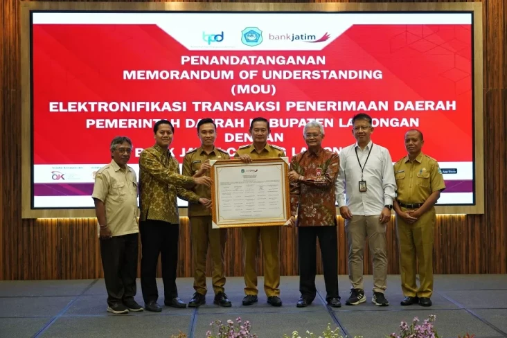 Bank Jatim dan Pemkab...