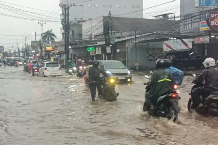 Jalan di Mampang Depok...