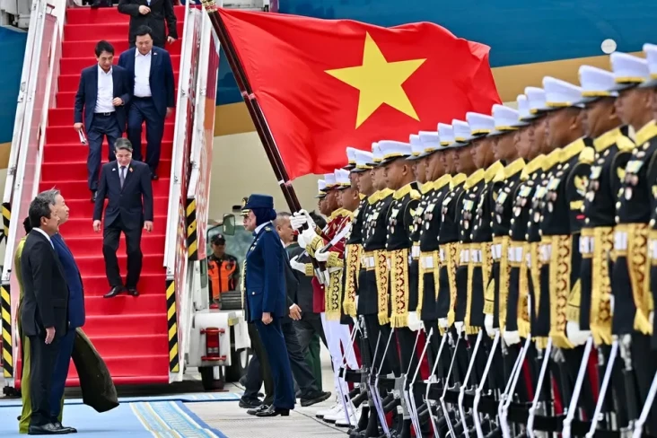 Presiden Prabowo Terima...
