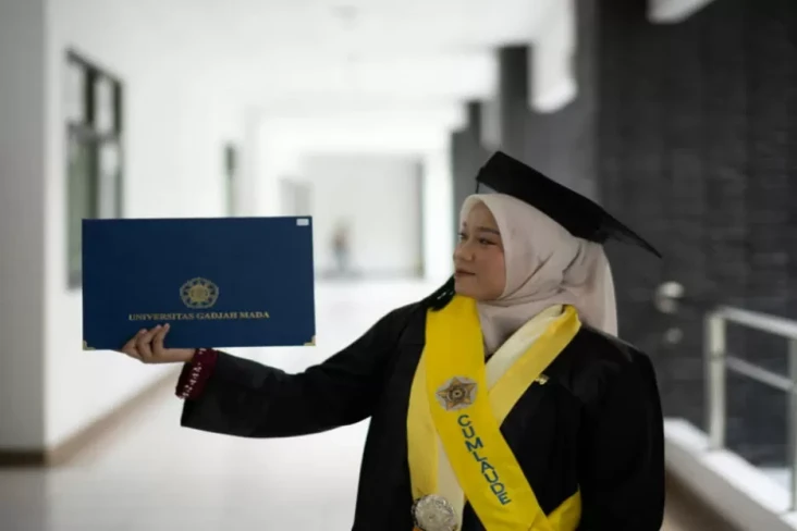 Cerita Lintang, Lulusan...