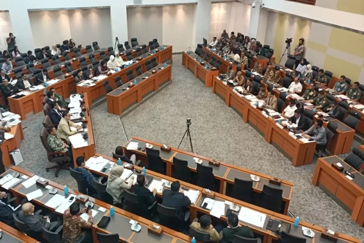 Komisi I DPR dan Pemerintah...