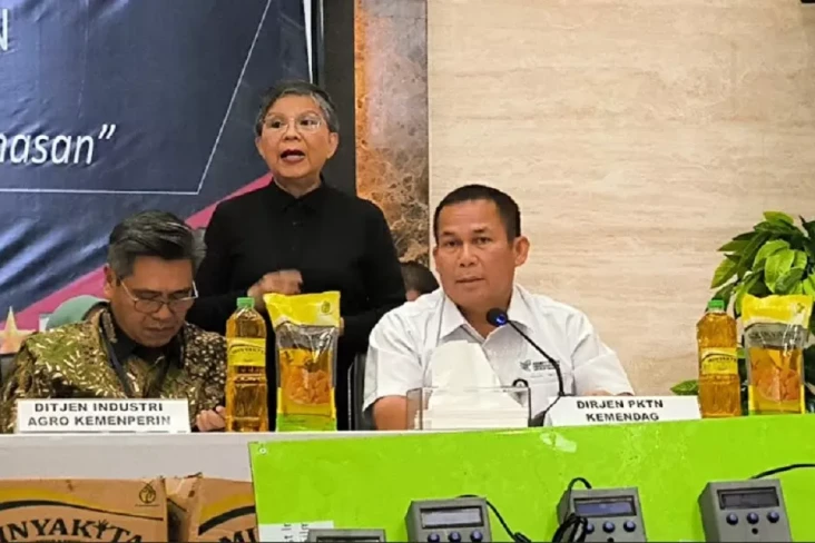 Konsumen Berhak Minta...