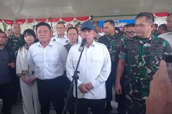 Menteri ATR/BPN Serahkan...