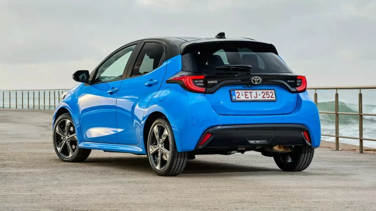 Toyota Yaris Listrik:...