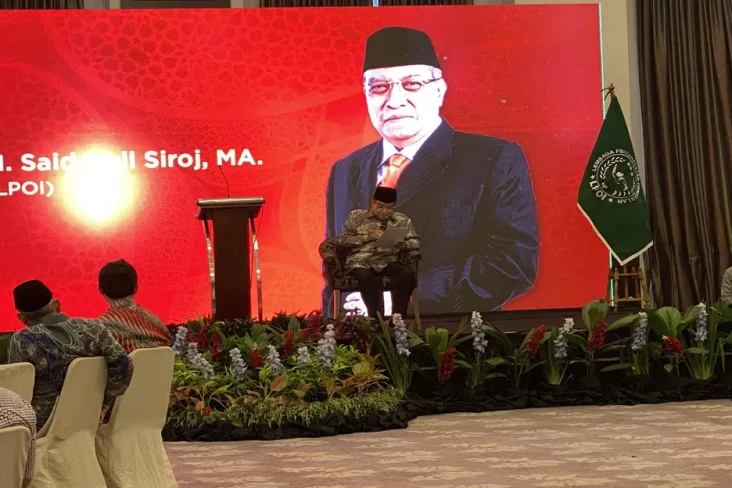 Di Depan Duta Besar...