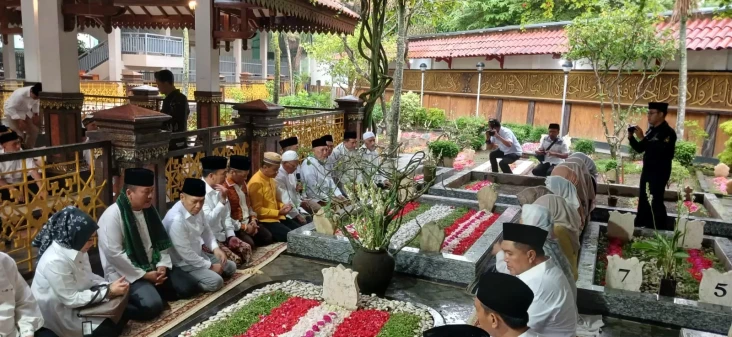 Kunjungi Ponpes Tebuireng,...